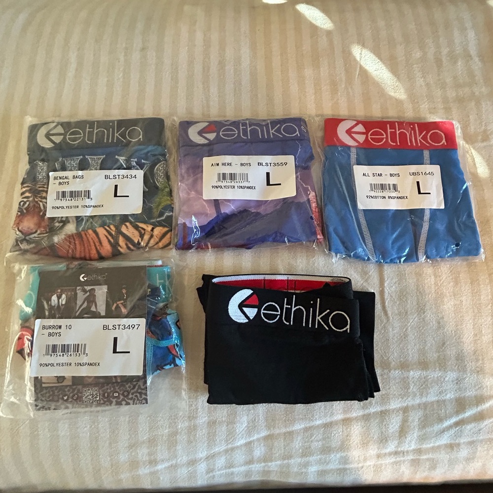 Ethika Boys Boxer Briefs in Black, Blue, and Multicolor
Brand new 5 pairs!
